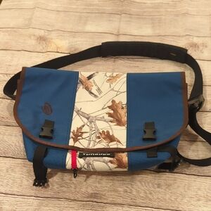Timbuk2 Blue & Brown Large Messenger Bag TrueTimber Snowfall Camo leaf print